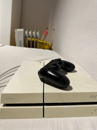 Consola PS4 Sony Blanca + Mando Negro