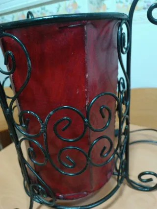 Lámpara forja pantalla roja