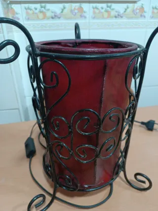 Lámpara forja pantalla roja