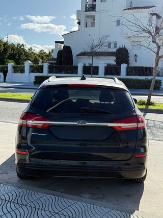 Ford Mondeo hibrido ranchera