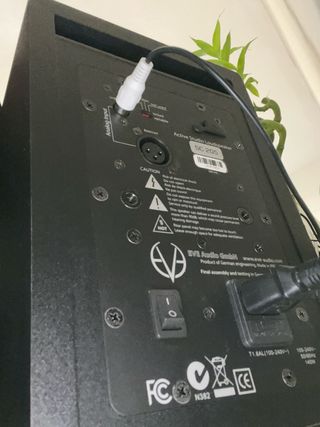 Monitores de estudio Eve Audio SC205