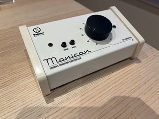 Monitores de estudio Eve Audio SC205.