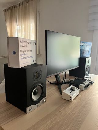 Monitores de estudio Eve Audio SC205.