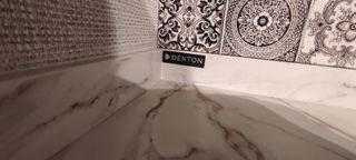 Cocina exposición beige y blanca