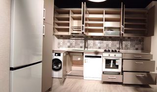 Cocina exposición beige y blanca