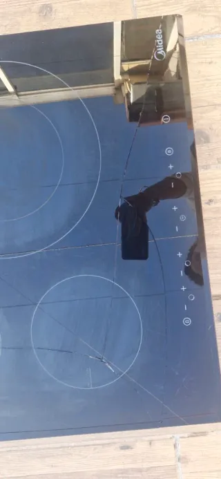 Placa Inducción Midea Cristal Roto