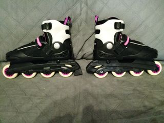 Patines en línea y bolsa de transporte