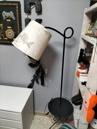 Lámpara de pie de hierro