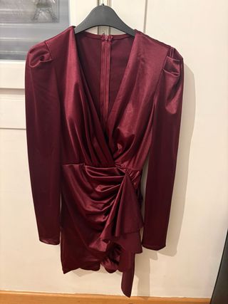 Vestido satén burdeos sin estrenar