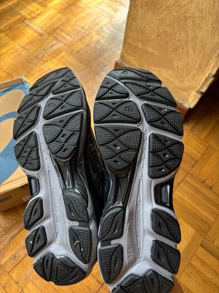 Asics Gel NYC negras y grises