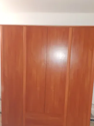 Armario de matrimonio de madera