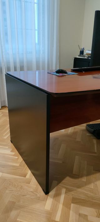 Mesa de despacho madera marrón y negra