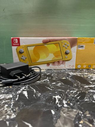 Nintendo Switch Lite Amarilla COMO NUEVA