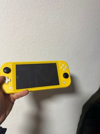 Nintendo Switch Lite Amarilla COMO NUEVA