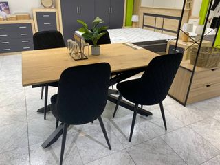 Mesa extensible + 4 sillas comedor