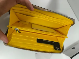 Portafoglio donna Calvin Klein beige con logo gial