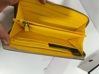 Portafoglio donna Calvin Klein beige con logo gial