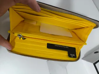 Portafoglio donna Calvin Klein beige con logo gial