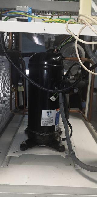 Aire acondicionado Hitecsa 15.652frigorias+ bomba