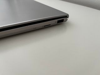 ASUS ZenBook 14 UX425EA – i7 / 16GB RAM / 512GB SS