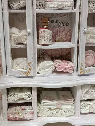 Credenza in miniatura