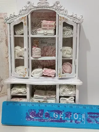 Credenza in miniatura