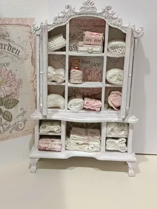 Credenza in miniatura