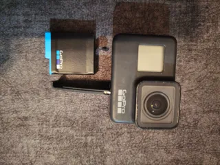 GoPro Hero 7 Black + Galleggiante Giallo