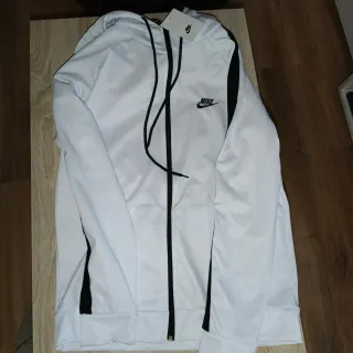 Conjunto deportivo Nike blanco y negro