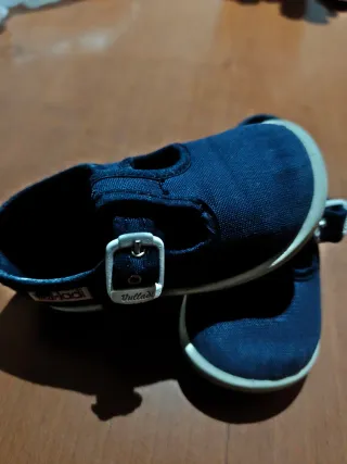 Zapatillas Talla 20 Unisex + 3er Par T21 Gratis