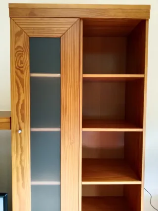 Mueble de salón madera y cristal