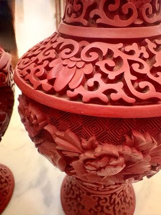 Coppia vasi cinesi laccati rossi vintage