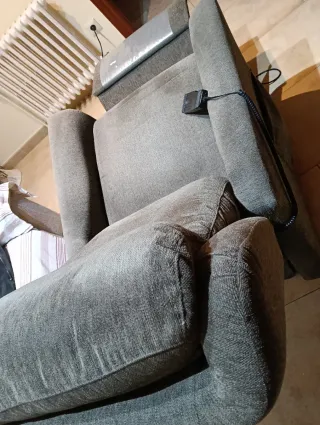 Sillón reclinable eléctrico marrón