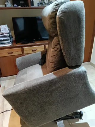 Sillón reclinable eléctrico marrón