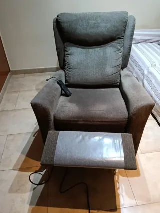 Sillón reclinable eléctrico marrón