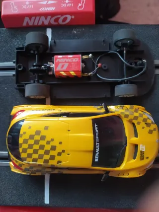 Coche Slot Ninco Amarillo Renault Megane V6