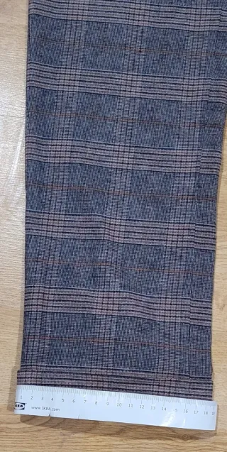 Pantalón de cuadros gris y marrón
