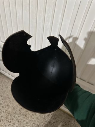 Casco antiguo de metal