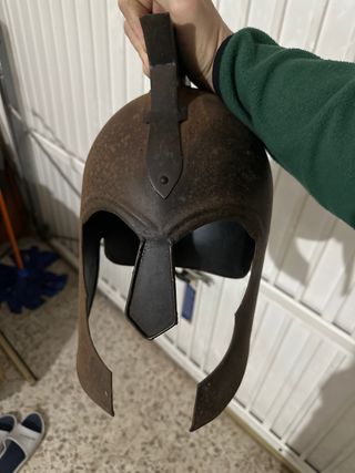 Casco antiguo de metal