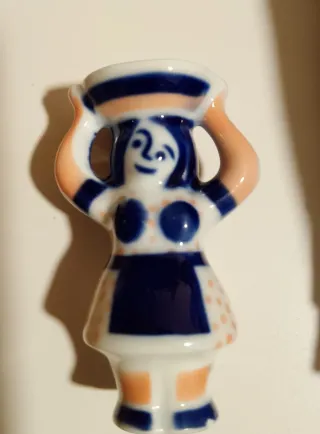 Miniatura cerámica Sargadelos mujer