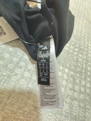 Sujetador deportivo Adidas negro talla S.