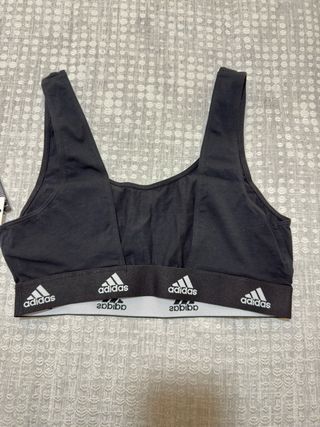 Sujetador deportivo Adidas negro talla S.