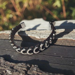 Pulsera cuero y anillas acero