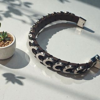 Pulsera cuero y anillas acero