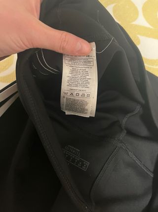 Mallas Adidas Climalite a la rodilla.