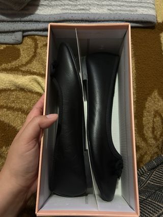 Zapatos planos negros con lazo