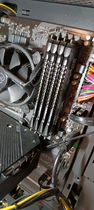 (4x8GB) Kingston HyperX Savage DDR4-2800 CL14 RAM