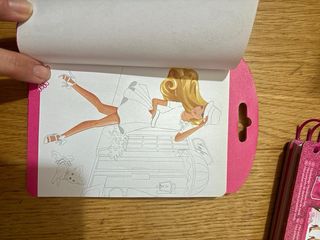 Barbie set diseño con Marcadores y Pegatinas