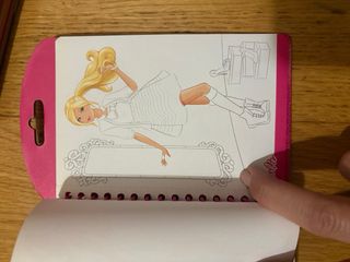 Barbie set diseño con Marcadores y Pegatinas