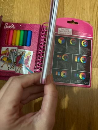 Barbie set diseño con Marcadores y Pegatinas